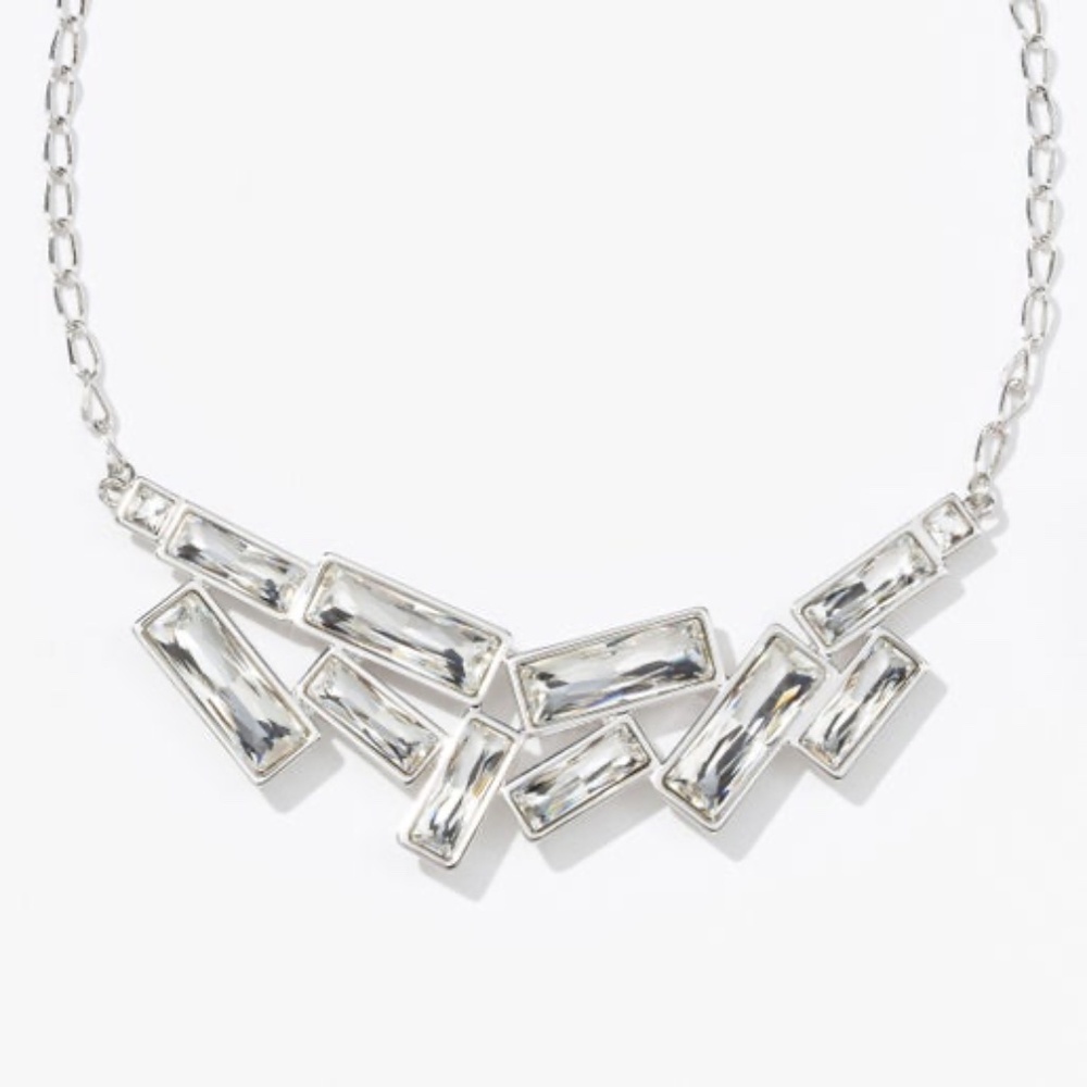 Elegant Silver Necklace with Geometric Design